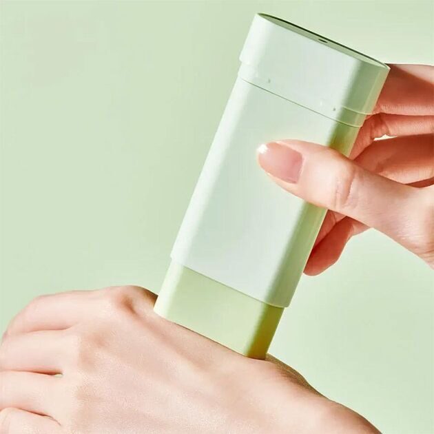 Успокаивающий солнцезащитный стик Tocobo Cica Cooling Sun Stick SPF50+ PA++++ 18g
